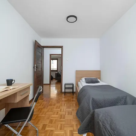 Spacious In Center With Balcony And Desk By Renters Διαμέρισμα Βρότσλαβ
