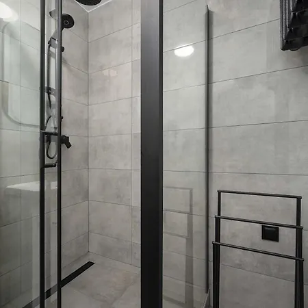Διαμέρισμα Spacious In Center With Balcony And Desk By Renters Βρότσλαβ