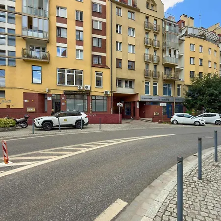 Διαμέρισμα Spacious In Center With Balcony And Desk By Renters